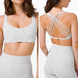 Lululemon Free to be wild bra size 8. NWOT. Grey and white.